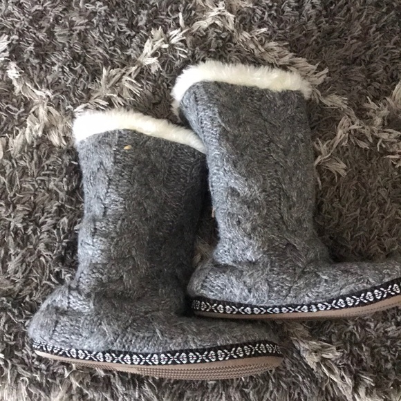 Slippers - Picture 2 of 3